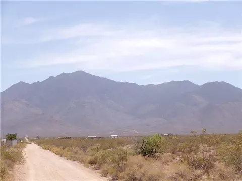 31617275 W 5th St # B, Dolan Springs, AZ 86441