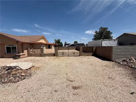 3823 E Snavely Ave, Kingman, AZ 86409 photo 2