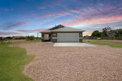 2705 W Shauna Dr, Golden Valley, AZ 86413