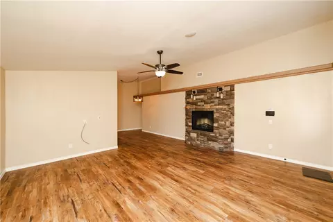 Living - 3059 Mallory Loop, Kingman, AZ 86401 photo 2 of 4