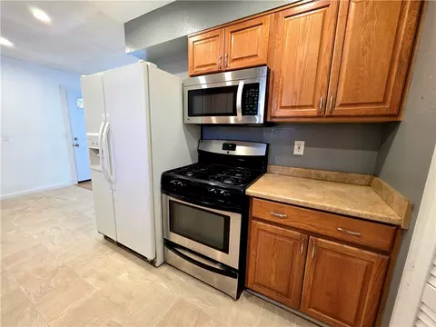 Kitchen - 3166 E Thompson Ave, Kingman, AZ 86409 photo 2 of 2