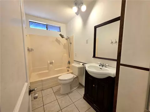 Bath - 3166 E Thompson Ave, Kingman, AZ 86409 photo 1 of 2