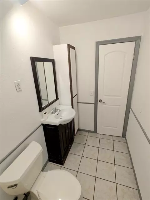 Bath - 3166 E Thompson Ave, Kingman, AZ 86409 photo 2 of 2