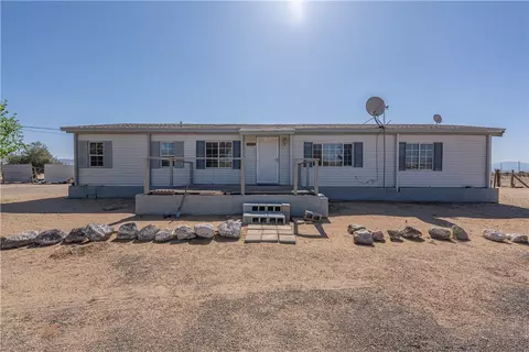 4070 N Cowlic Rd, Golden Valley, AZ 86413