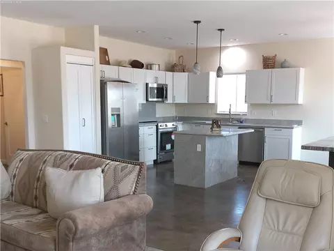 Kitchen - 7185 E Cactus Dr, Kingman, AZ 86401 photo 4 of 4