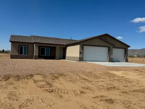 4789 W Crystal Dr, Golden Valley, AZ 86413