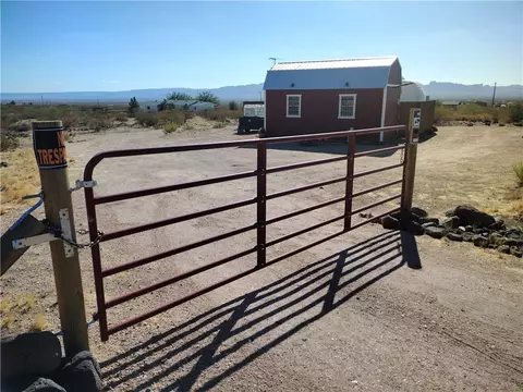 000 W Abrigo Rd, Golden Valley, AZ 86413
