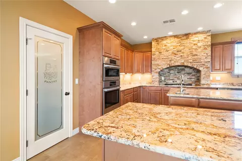 Kitchen - 9076 E Mountain Shadow Rd, Kingman, AZ 86401 photo 3 of 11