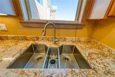 Kitchen - 9076 E Mountain Shadow Rd, Kingman, AZ 86401 photo 7 of 11