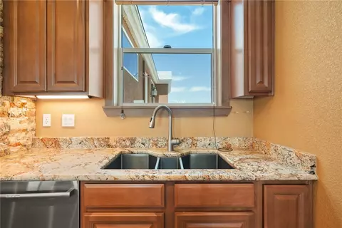 Kitchen - 9076 E Mountain Shadow Rd, Kingman, AZ 86401 photo 6 of 11