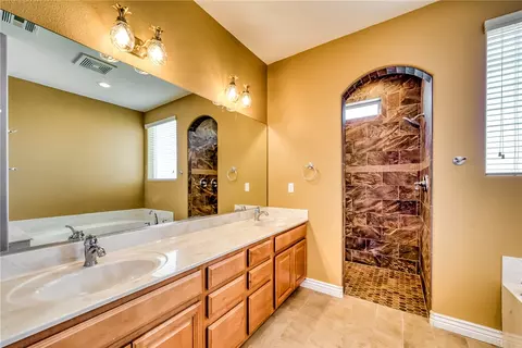 Bath - 9076 E Mountain Shadow Rd, Kingman, AZ 86401 photo 2 of 6