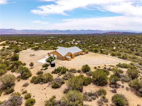 View/Area - 9076 E Mountain Shadow Rd, Kingman, AZ 86401 photo 2 of 9