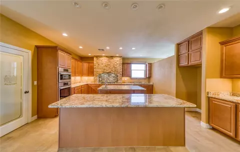 Kitchen - 9076 E Mountain Shadow Rd, Kingman, AZ 86401 photo 8 of 11