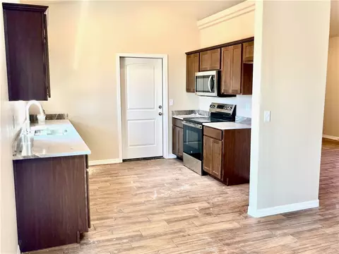 Kitchen - 3500 E Thompson Ave, Kingman, AZ 86409 photo 3 of 4