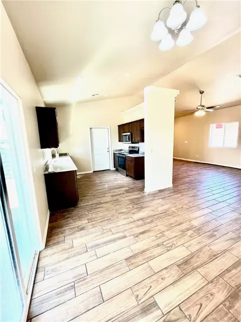Kitchen - 3500 E Thompson Ave, Kingman, AZ 86409 photo 2 of 4