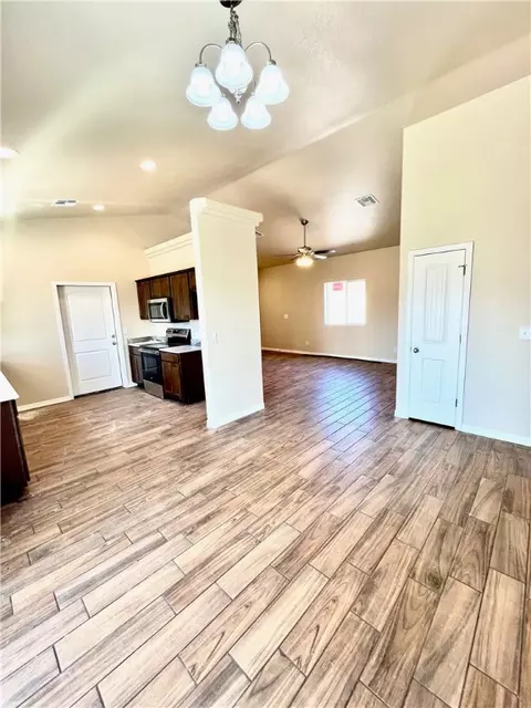 Kitchen - 3500 E Thompson Ave, Kingman, AZ 86409 photo 4 of 4