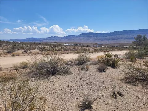 760 E Supai Dr, Meadview, AZ 86444