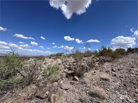 000 N Gilbert Rd, Golden Valley, AZ 86413