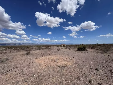 000 N Dome Rd, Golden Valley, AZ 86413