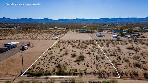 3925 N Mormon Flat Rd, Golden Valley, AZ 86413