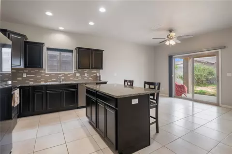 Kitchen - 2649 E Luna Vis, Kingman, AZ 86409 photo 3 of 3