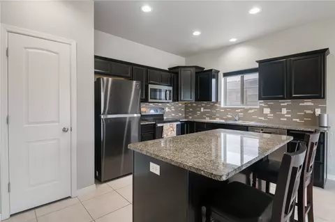 Kitchen - 2649 E Luna Vis, Kingman, AZ 86409 photo 1 of 3