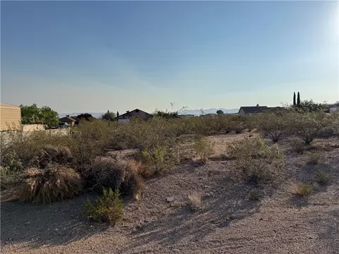 7021 E Villa Cir, Kingman, AZ 86401