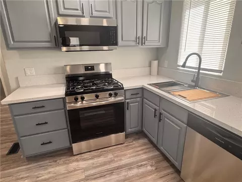 Kitchen - 3510 E Devlin Ave, Kingman, AZ 86409 photo 3 of 5