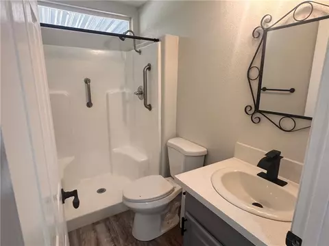 Bath - 3510 E Devlin Ave, Kingman, AZ 86409 photo 1 of 2