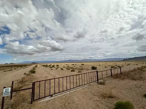 320 Acre Calle Puebla, Kingman, AZ 86401