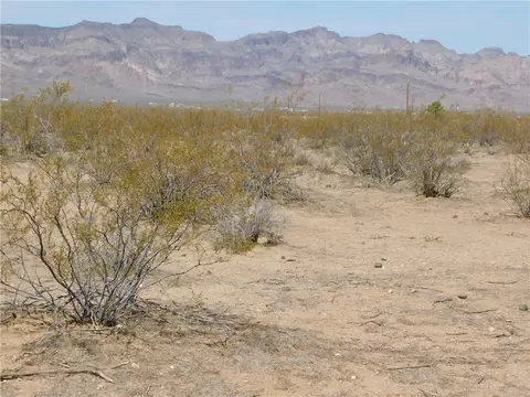 2 S Lots S Manzanita Rd, Golden Valley, AZ 86413