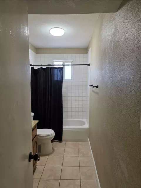 Bath - 3120 E Ames Ave, Kingman, AZ 86409 photo 1 of 6