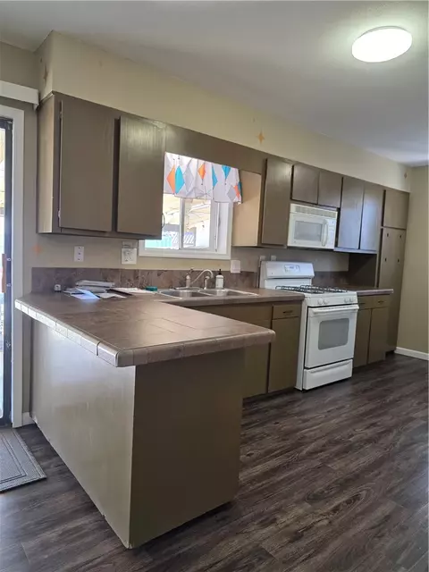 Kitchen - 3120 E Ames Ave, Kingman, AZ 86409 photo 3 of 5