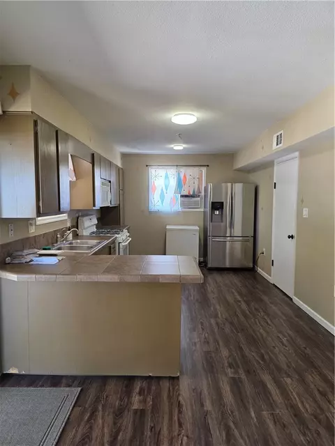 Kitchen - 3120 E Ames Ave, Kingman, AZ 86409 photo 4 of 5