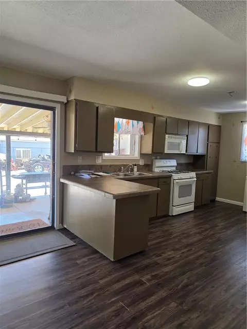 Kitchen - 3120 E Ames Ave, Kingman, AZ 86409 photo 1 of 5