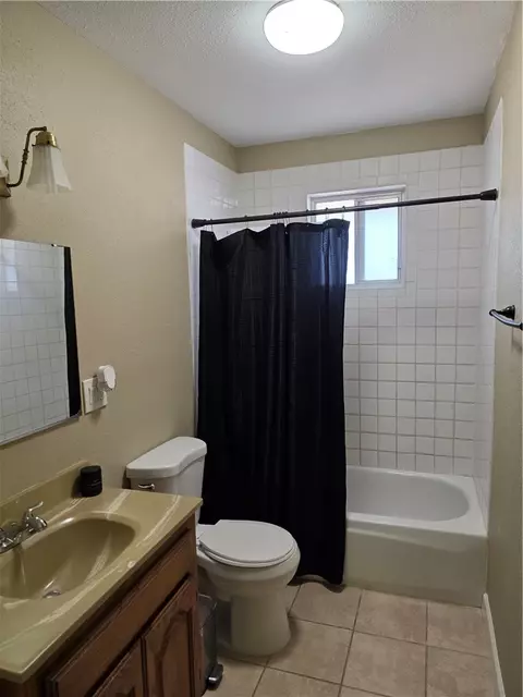 Bath - 3120 E Ames Ave, Kingman, AZ 86409 photo 2 of 6