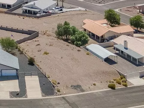 825 Warren Rd, Bullhead City, AZ 86429