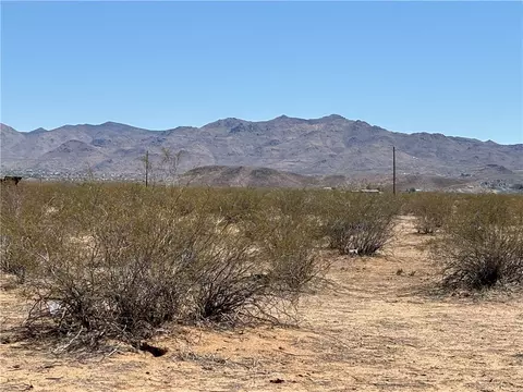 010 S Adobe Rd # D, Golden Valley, AZ 86413