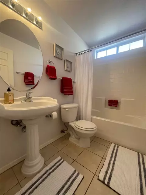 Bath - 3358 E Ames Ave, Kingman, AZ 86409 photo 2 of 5
