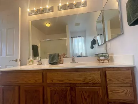 Bath - 3358 E Ames Ave, Kingman, AZ 86409 photo 3 of 5