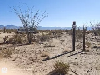 13950 S Cameron Rd, Yucca, AZ 86438