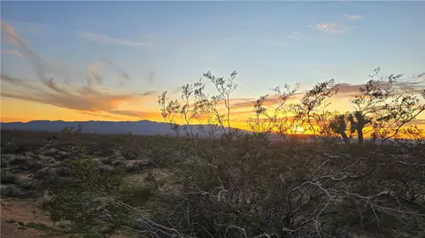 3501 Wild Bill Rd, Yucca, AZ 86438