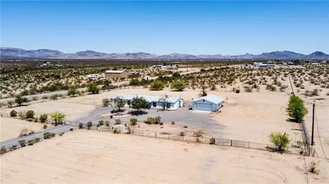 7485 W Estrella Cir, Golden Valley, AZ 86413