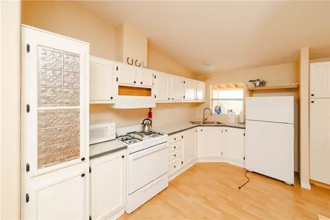 Kitchen - 10293 E Amber Ct, Hackberry, AZ 86411 photo 2 of 2