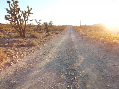 17001 N Mead Dr, Dolan Springs, AZ 86441