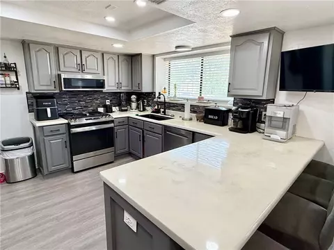 Kitchen - 3223 E Potter Ave, Kingman, AZ 86409 photo 2 of 3