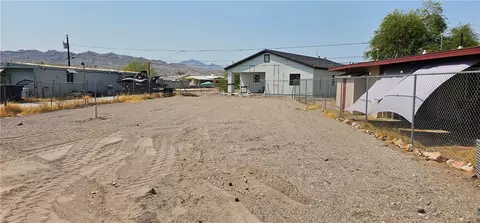 897 Harbor Dr, Bullhead City, AZ 86442