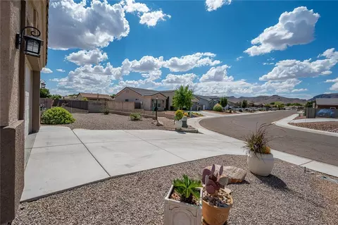 Exterior - 2124 John Wayne Dr, Kingman, AZ 86409 photo 3 of 23