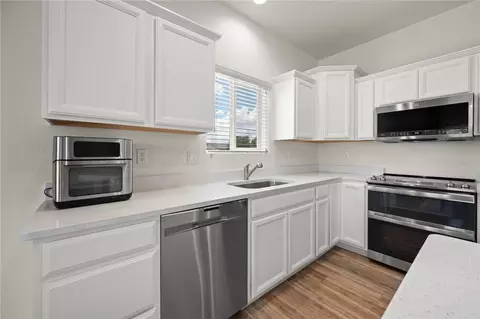Kitchen - 2124 John Wayne Dr, Kingman, AZ 86409 photo 3 of 5