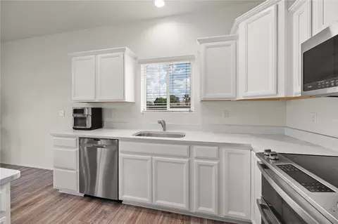 Kitchen - 2124 John Wayne Dr, Kingman, AZ 86409 photo 2 of 5